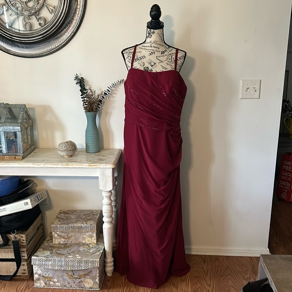 Symphony Of Venus Red Mother of Groom/Bride Dress with Matching Shrug size 18 - Picture 3 of 12